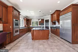 8813 Oak Leaf Dr, Alexandria, VA 22309 - Photo 14