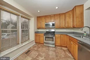 14426 Four Chimney Dr, Centreville, VA 20120 - Photo 8