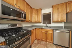 14426 Four Chimney Dr, Centreville, VA 20120 - Photo 6