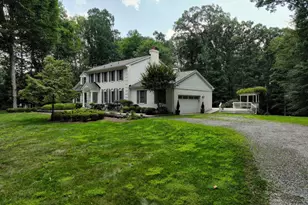 629 Utterback Store Rd, Great Falls, VA 22066 - Photo 2