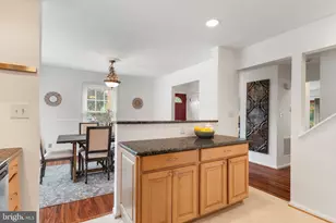 7190 Lake Cove Dr, Alexandria, VA 22315 - Photo 12