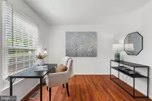 7190 Lake Cove Dr, Alexandria, VA 22315 - Photo 6