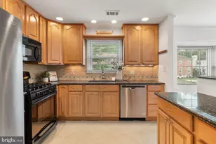 7190 Lake Cove Dr, Alexandria, VA 22315 - Photo 10