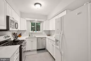 11041 Saffold Way, Reston, VA 20190 - Photo 14