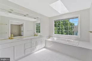 9546 Lagersfield Cir, Vienna, VA 22181 - Photo 32