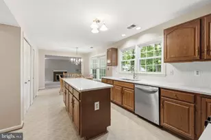 4308 Warner Ln, Chantilly, VA 20151 - Photo 6