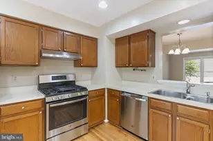 8073 Morning Meadow Ct, Alexandria, VA 22315 - Photo 16