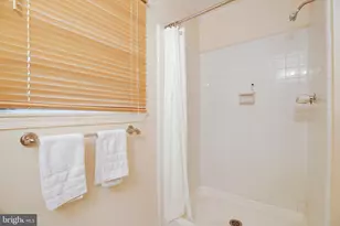 10535 Brevity Dr, Great Falls, VA 22066 - Photo 26