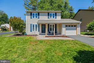 9556 Pine Bough Pl, Vienna, VA 22181 - Photo 2