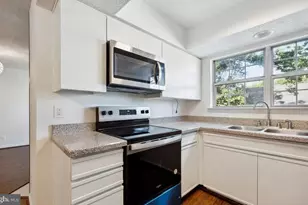 12023 Golf Ridge Ct, Fairfax, VA 22033 - Photo 10