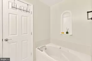 1591 Leeds Castle Dr, Vienna, VA 22182 - Photo 22