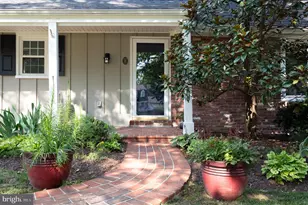 9005 Chickawane Ct, Alexandria, VA 22309 - Photo 4