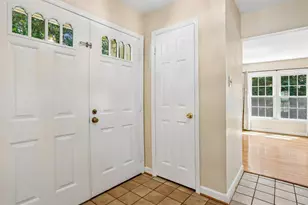 5194 Kimscott Ct, Annandale, VA 22003 - Photo 2