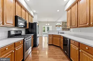 14606 Cedar Knoll Dr, Centreville, VA 20120 - Photo 2