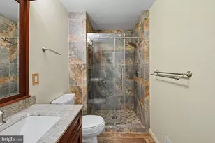 2113 Sheriff Ct, Vienna, VA 22181 - Photo 34