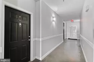 12925 Centre Park Cir, Herndon, VA 20171 - Photo 2