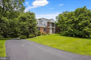 9708 Locust Hill Dr, Great Falls, VA 22066 - Photo 2