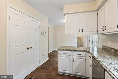 9708 Locust Hill Drive, Great Falls, VA 22066 - Photo 20