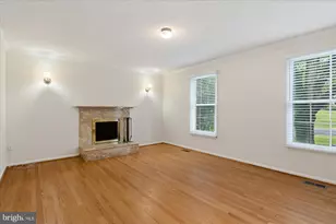 9708 Locust Hill Dr, Great Falls, VA 22066 - Photo 12