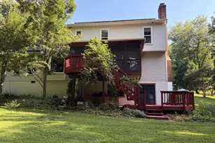 2754 Copper Creek Rd, Herndon, VA 20171 - Photo 2