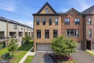 12266 Sweet Willow Ln, Fairfax, VA 22030 - Photo 2