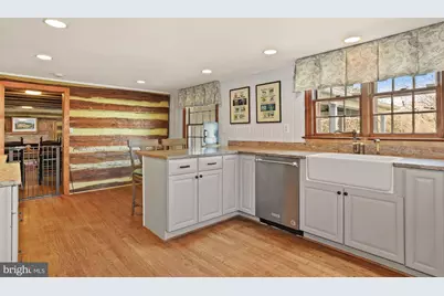 326 Walker Road, Great Falls, VA 22066 - Photo 8