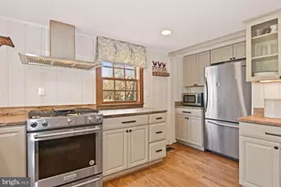 326 Walker Rd, Great Falls, VA 22066 - Photo 6