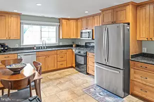 7312 Poplar Ct, Falls Church, VA 22042 - Photo 10