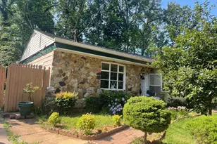 7225 Pine Dr, Annandale, VA 22003 - Photo 2