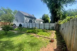 7225 Pine Dr, Annandale, VA 22003 - Photo 14