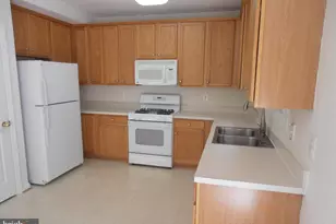 7556 Great Swan Ct, Alexandria, VA 22306 - Photo 2