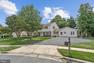 12805 Melvue Ct, Fairfax, VA 22033 - Photo 2