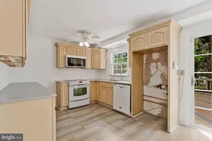 12805 Melvue Ct, Fairfax, VA 22033 - Photo 8