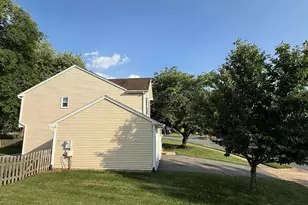 13146 Lazy Glen Ct, Herndon, VA 20171 - Photo 4