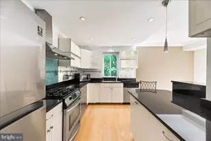 11814 Breton Ct, Reston, VA 20191 - Photo 2