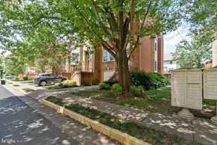 3956 Valley Ridge Dr, Fairfax, VA 22033 - Photo 2