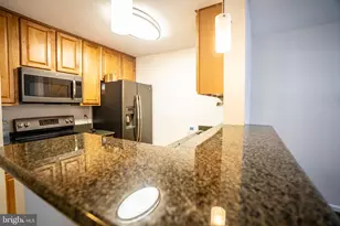 3176 Summit Square Dr, Oakton, VA 22124 - Photo 12