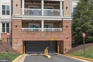 2204 Westcourt Ln, Herndon, VA 20170 - Photo 2