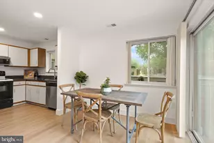 11025 Villaridge Ct, Reston, VA 20191 - Photo 10