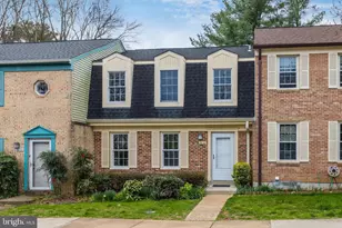 9823 St Cloud Ct, Fairfax, VA 22031 - Photo 2