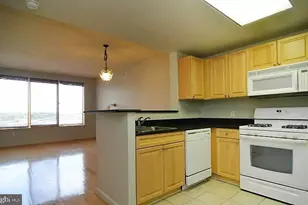 2726 Gallows Rd, Vienna, VA 22180 - Photo 4