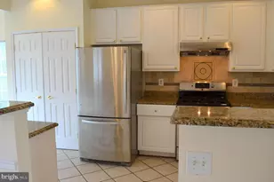 6863 Drifton Ct, Centreville, VA 20121 - Photo 10