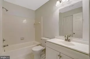 12106 Green Leaf Ct, Fairfax, VA 22033 - Photo 8