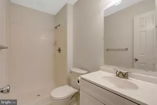 12106 Green Leaf Ct, Fairfax, VA 22033 - Photo 10