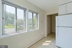 9637 Westport Ln, Burke, VA 22015 - Photo 14