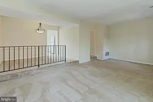 9637 Westport Ln, Burke, VA 22015 - Photo 6