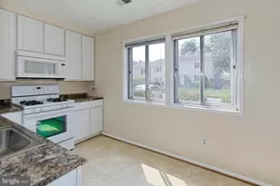 9637 Westport Ln, Burke, VA 22015 - Photo 10