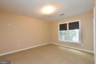 350 Copperfield Ln, Herndon, VA 20170 - Photo 8