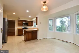 350 Copperfield Ln, Herndon, VA 20170 - Photo 2