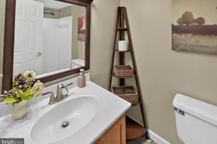 7901 Laural Valley Way, Springfield, VA 22153 - Photo 46